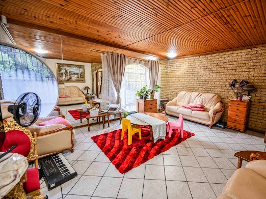 5 Bedroom Property for Sale in Langenhovenpark Free State